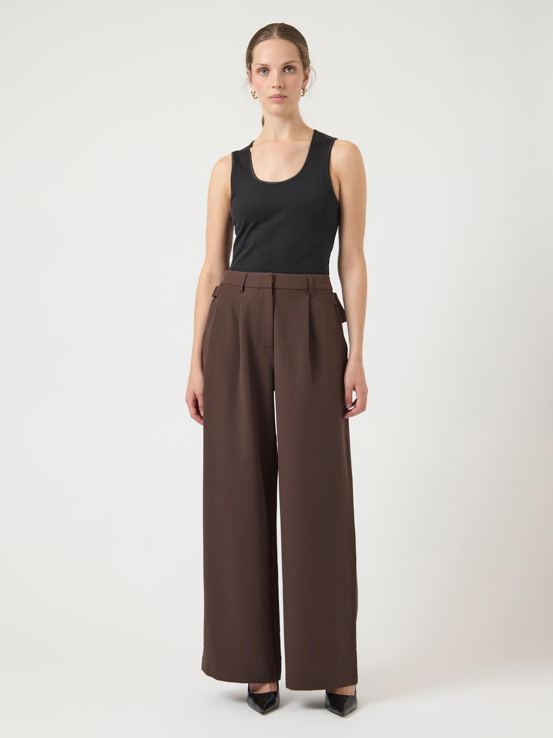 model_shot-front_full